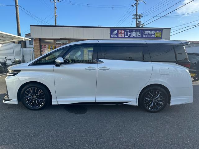 ヴェルファイア Ｚ　プレミア　登録済未使用車　内装ブラウン　１４コネクトナビ　デジタルインナーミラー　１３．２型後席モニター　左右独立ムーンルーフ　ヘッドアップディスプレイ　トヨタチームメイト　置くだけ充電　ＨＤＭＩ　純正１９ＡＷ（7枚目）