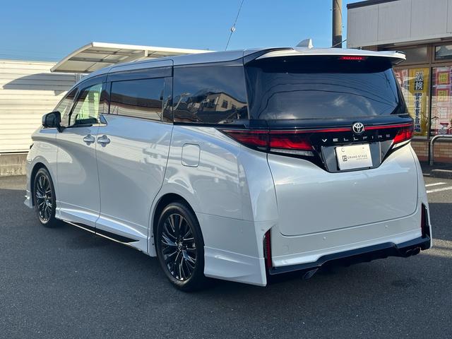 ヴェルファイア Ｚ　プレミア　登録済未使用車　内装ブラウン　１４コネクトナビ　デジタルインナーミラー　１３．２型後席モニター　左右独立ムーンルーフ　ヘッドアップディスプレイ　トヨタチームメイト　置くだけ充電　ＨＤＭＩ　純正１９ＡＷ（11枚目）