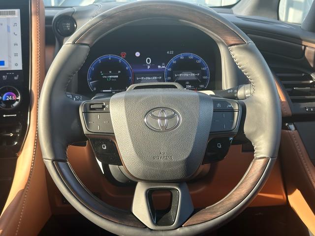 ヴェルファイア Ｚ　プレミア　登録済未使用車　内装ブラウン　１４コネクトナビ　デジタルインナーミラー　１３．２型後席モニター　左右独立ムーンルーフ　ヘッドアップディスプレイ　トヨタチームメイト　置くだけ充電　ＨＤＭＩ　純正１９ＡＷ（13枚目）