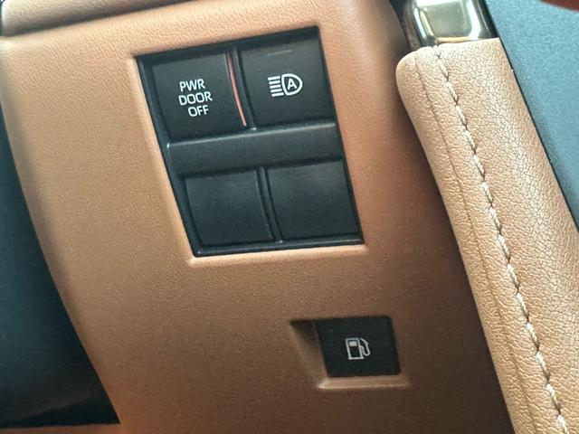 ヴェルファイア Ｚ　プレミア　登録済未使用車　内装ブラウン　１４コネクトナビ　デジタルインナーミラー　１３．２型後席モニター　左右独立ムーンルーフ　ヘッドアップディスプレイ　トヨタチームメイト　置くだけ充電　ＨＤＭＩ　純正１９ＡＷ（20枚目）