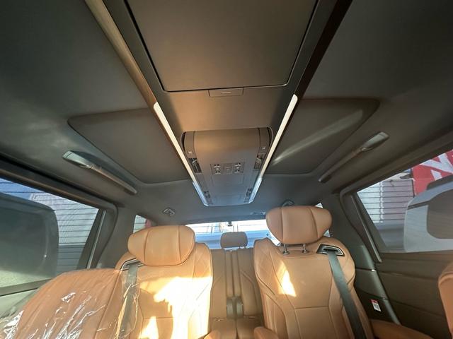 ヴェルファイア Ｚ　プレミア　登録済未使用車　内装ブラウン　１４コネクトナビ　デジタルインナーミラー　１３．２型後席モニター　左右独立ムーンルーフ　ヘッドアップディスプレイ　トヨタチームメイト　置くだけ充電　ＨＤＭＩ　純正１９ＡＷ（35枚目）