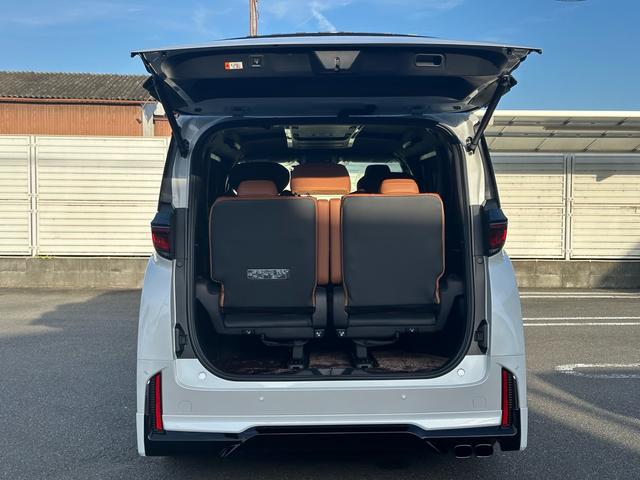 ヴェルファイア Ｚ　プレミア　登録済未使用車　内装ブラウン　１４コネクトナビ　デジタルインナーミラー　１３．２型後席モニター　左右独立ムーンルーフ　ヘッドアップディスプレイ　トヨタチームメイト　置くだけ充電　ＨＤＭＩ　純正１９ＡＷ（43枚目）