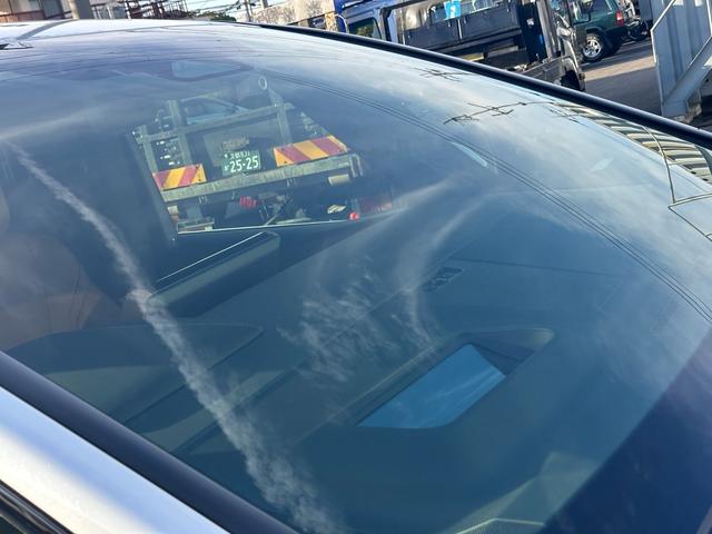 ヴェルファイア Ｚ　プレミア　登録済未使用車　内装ブラウン　１４コネクトナビ　デジタルインナーミラー　１３．２型後席モニター　左右独立ムーンルーフ　ヘッドアップディスプレイ　トヨタチームメイト　置くだけ充電　ＨＤＭＩ　純正１９ＡＷ（52枚目）