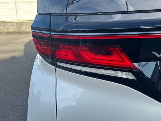 ヴェルファイア Ｚ　プレミア　登録済未使用車　内装ブラウン　１４コネクトナビ　デジタルインナーミラー　１３．２型後席モニター　左右独立ムーンルーフ　ヘッドアップディスプレイ　トヨタチームメイト　置くだけ充電　ＨＤＭＩ　純正１９ＡＷ（60枚目）