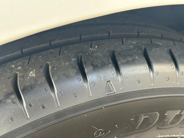 ヴェルファイア Ｚ　プレミア　登録済未使用車　内装ブラウン　１４コネクトナビ　デジタルインナーミラー　１３．２型後席モニター　左右独立ムーンルーフ　ヘッドアップディスプレイ　トヨタチームメイト　置くだけ充電　ＨＤＭＩ　純正１９ＡＷ（65枚目）