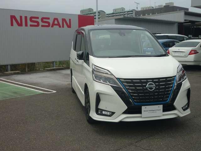 セレナ - 日産 e-POWERハイウェイスターVアーバンクロム/後席