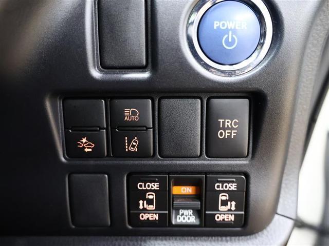 ノア ハイブリッドＳｉ　ダブルバイビーＩＩＩ　フルセグ　メモリーナビ　ＤＶＤ再生　バックカメラ　衝突被害軽減システム　ＥＴＣ　両側電動スライド　ＬＥＤヘッドランプ　乗車定員７人　３列シート　ワンオーナー　クリアランスソナー（8枚目）