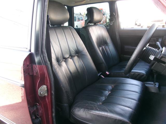 ２４０ワゴン ２４０ＧＬワゴン　コロナホイール　ホワイトリボンタイヤ　ボディ同色スポイラー　黒革シート　シートヒーター　ブラックモール（11枚目）