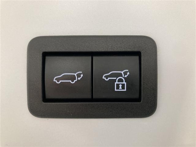 プリウス Ｚ　サンルーフ　フルセグ　メモリーナビ　ミュージックプレイヤー接続可　バックカメラ　衝突被害軽減システム　ＥＴＣ　ドラレコ　ＬＥＤヘッドランプ　ワンオーナー（12枚目）