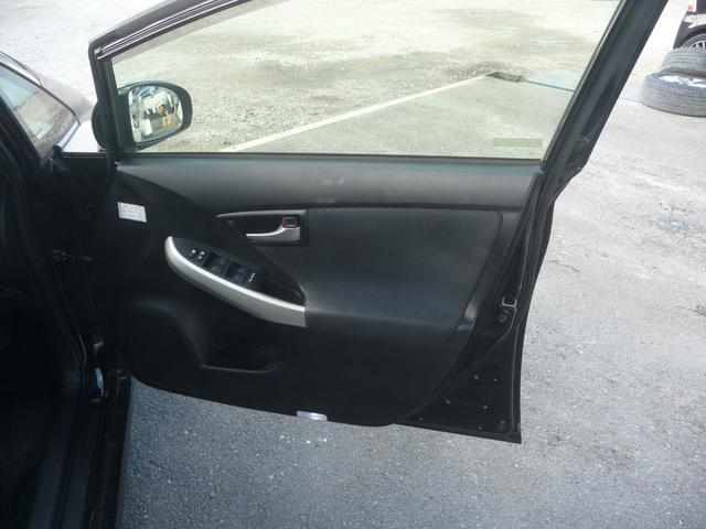 プリウス G 純正ナビ ソナー 禁煙車 ハーフレザーシート フォグランプ(12枚目)