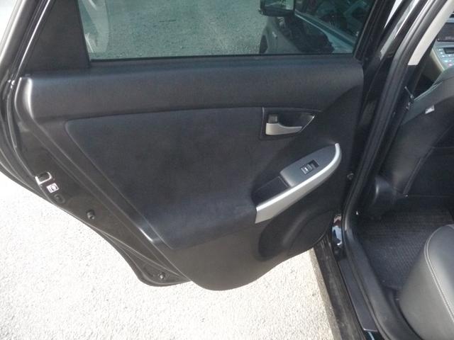 プリウス G 純正ナビ ソナー 禁煙車 ハーフレザーシート フォグランプ(29枚目)