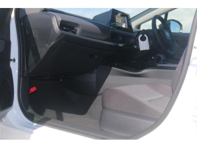 プリウス Ｘ　登録済み未使用車　トヨタセーフティセンス　レーダークルーズコントロール　ＬＥＤオートライト　ＡＣ１００Ｖ　ＬＥＤヘッドランプ　レーンアシスト（46枚目）