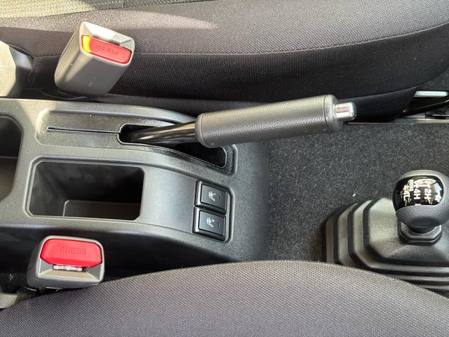 ジムニー XC XC 未使車 AT車 4WD 禁煙車 LEDヘッドライト スマートキー 純正16インチアルミホイール シートヒーター 電動格納式ドアミラー パワーウィンド(26枚目)