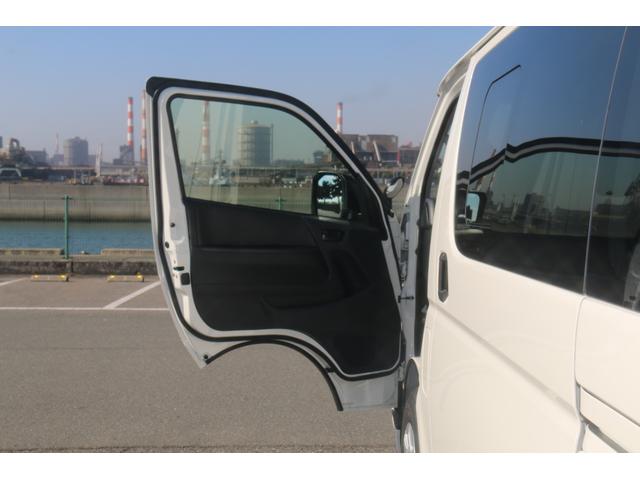 ハイエースバン ＤＸ　ＧＬパッケージ　ディーゼル車　ＬＥＤヘッドライト　パノラミックビューモニター　デジタルインナーミラー　リヤクーラー（16枚目）