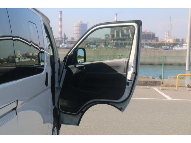 ハイエースバン ＤＸ　ＧＬパッケージ　ディーゼル車　ＬＥＤヘッドライト　パノラミックビューモニター　デジタルインナーミラー　リヤクーラー（17枚目）