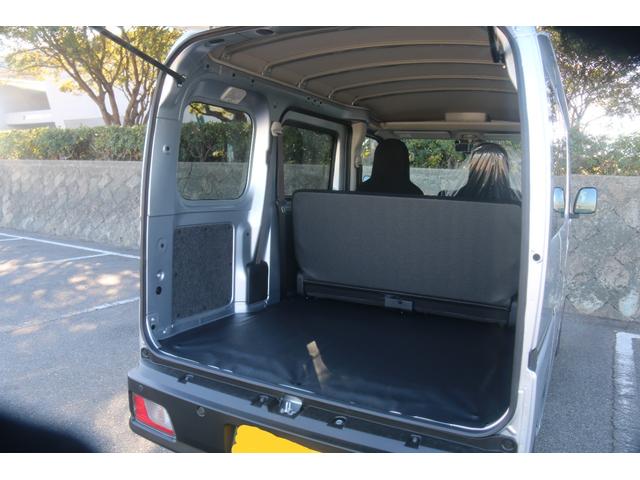 ハイゼットカーゴ 　届出済未使用車　オーディオ７インチワイド　ＬＥＤパック　パワステ　パワーウィンドウ　キーレス　ＥＴＣ　バックカメラ　Ｂｌｕｅｔｏｏｔｈ　外品アシマット（46枚目）