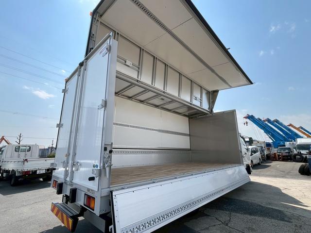 ファイター 　アルミウイング　エアサス　メーカー完成車　６．２ワイドベット付き　内寸６２３×２１４×２４２ｃｍ　クルーズコントロール　パブコ製ＬＩＭＩＴＥＤ　ＷＩＮＧ　導風板　フォグ　木床（11枚目）