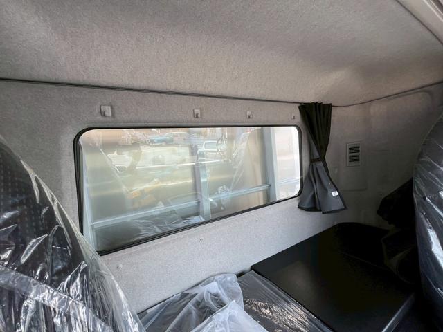 ファイター 　アルミウイング　エアサス　メーカー完成車　６．２ワイドベット付き　内寸６２３×２１４×２４２ｃｍ　クルーズコントロール　パブコ製ＬＩＭＩＴＥＤ　ＷＩＮＧ　導風板　フォグ　木床（28枚目）