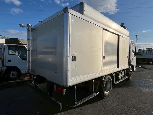 エルフトラック  3tボトルカー ワイドロング スムーサー 6室 中間棚 リアサイドキャリア入れ ルーフキャリア 室内金庫 スガワ車体 バックモニター 室内蛍光灯 モケットシート キーレス(6枚目)