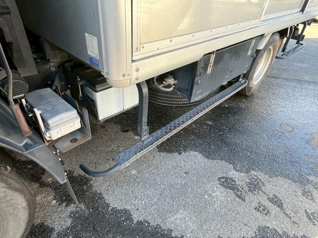 エルフトラック  3tボトルカー ワイドロング スムーサー 6室 中間棚 リアサイドキャリア入れ ルーフキャリア 室内金庫 スガワ車体 バックモニター 室内蛍光灯 モケットシート キーレス(18枚目)