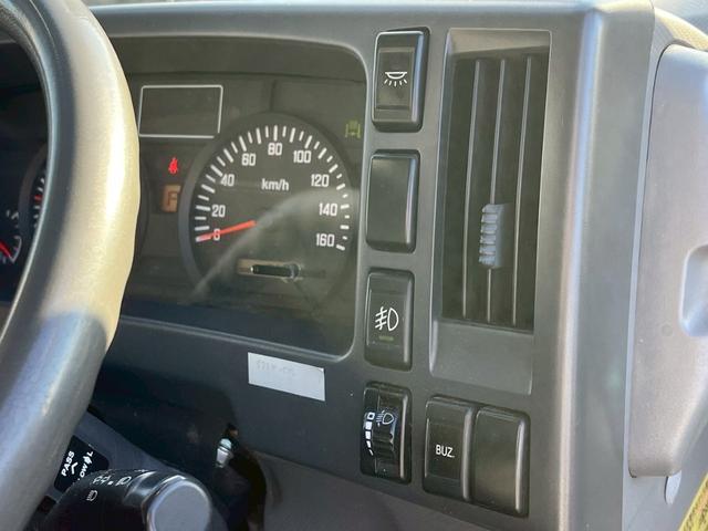 エルフトラック  3tボトルカー ワイドロング スムーサー 6室 中間棚 リアサイドキャリア入れ ルーフキャリア 室内金庫 スガワ車体 バックモニター 室内蛍光灯 モケットシート キーレス(27枚目)