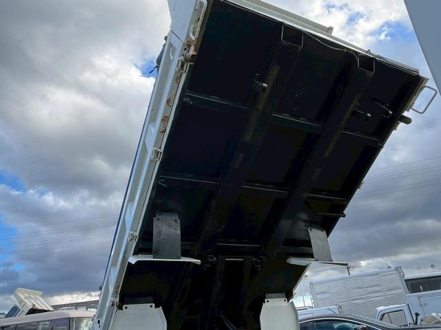 エルフトラック ダンプ 3.0Dターボ 強化ダンプ フルフラットロー 2t 低床 極東 電動コボレーン キーレス 5MT ドアバイザー ビニール地シート(12枚目)