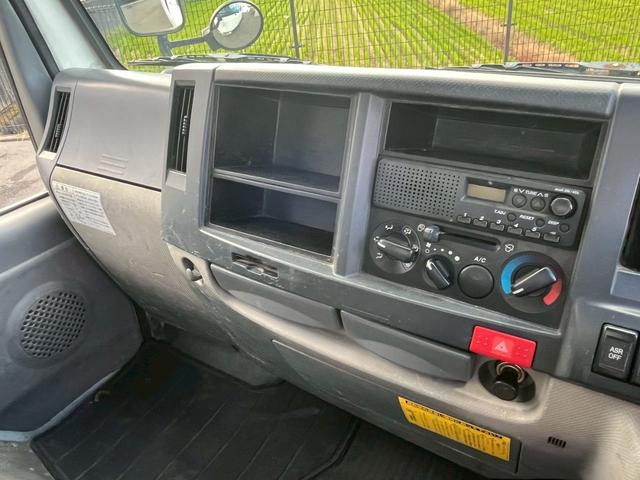 エルフトラック ダンプ 3.0Dターボ 強化ダンプ フルフラットロー 2t 低床 極東 電動コボレーン キーレス 5MT ドアバイザー ビニール地シート(23枚目)