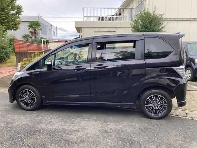 フリードハイブリッド ジャストセレクション　ナビＴＶ／クルーズコントロール／アルミホイール／ＨＩＤヘッドライト（18枚目）