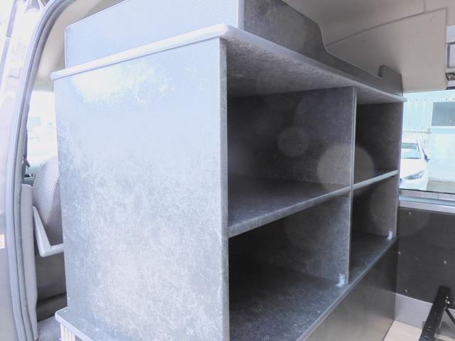 NV350キャラバンバン スーパーロングDX ◆荷室トランポ仕様/後期/R2年式/走行距離1.2キロ/衝突軽減エマブレ/純正ナビTV/キーレス/ETC/3人乗り/4D/普通貨物1ナンバー/積載1.25t/長さ508幅169高さ228センチ(16枚目)