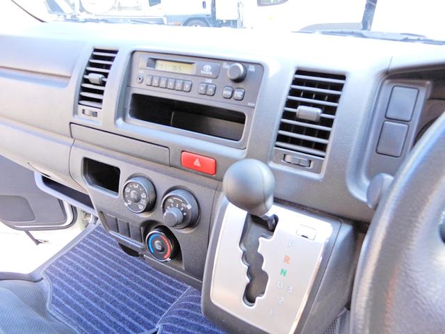 ロングDX H26年12月登録車 法人ワンオーナー 点検整備記録簿付き 両側スライド5D 小窓付き スモークフィルム 荷台木板 乗車定員3人乗り 外装ポリィッシャー磨き済み 内装荷台クリーニング済 キーレス 鑑定(21枚目)