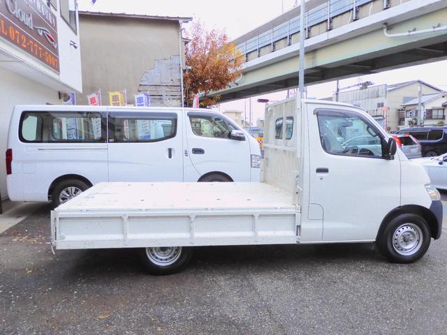 タウンエーストラック ＤＸ　Ｒ２年式／走行距離２．７万キロ／ＭＴ５速／純正ナビＴＶ／Ｂｌｕｅｔｏｏｔｈ／ＥＴＣ／パワステ／エアコン／小型貨物４ナンバー／積載８００キロ／長さ４２７幅１６７高さ１８９センチ／（9枚目）