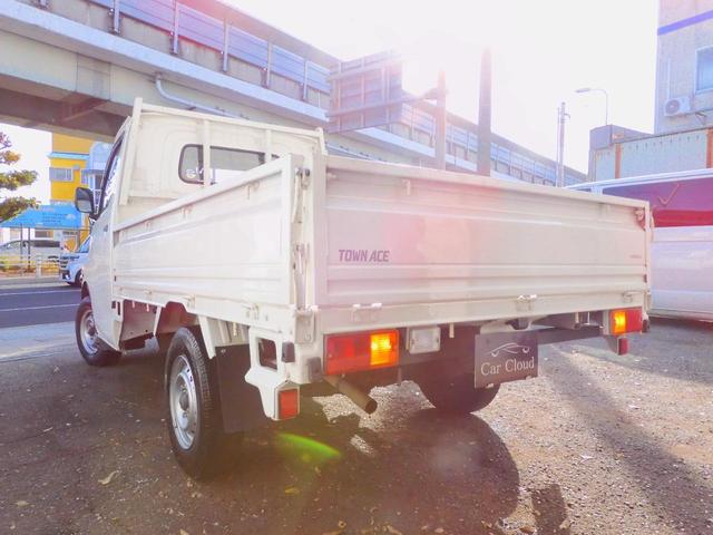 タウンエーストラック ＤＸ　Ｒ２年式／走行距離２．７万キロ／ＭＴ５速／純正ナビＴＶ／Ｂｌｕｅｔｏｏｔｈ／ＥＴＣ／パワステ／エアコン／小型貨物４ナンバー／積載８００キロ／長さ４２７幅１６７高さ１８９センチ／（12枚目）