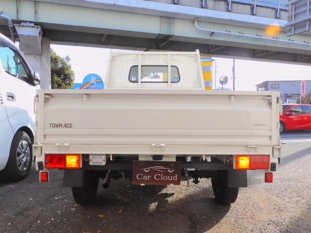 タウンエーストラック ＤＸ　Ｒ２年式／走行距離２．７万キロ／ＭＴ５速／純正ナビＴＶ／Ｂｌｕｅｔｏｏｔｈ／ＥＴＣ／パワステ／エアコン／小型貨物４ナンバー／積載８００キロ／長さ４２７幅１６７高さ１８９センチ／（18枚目）