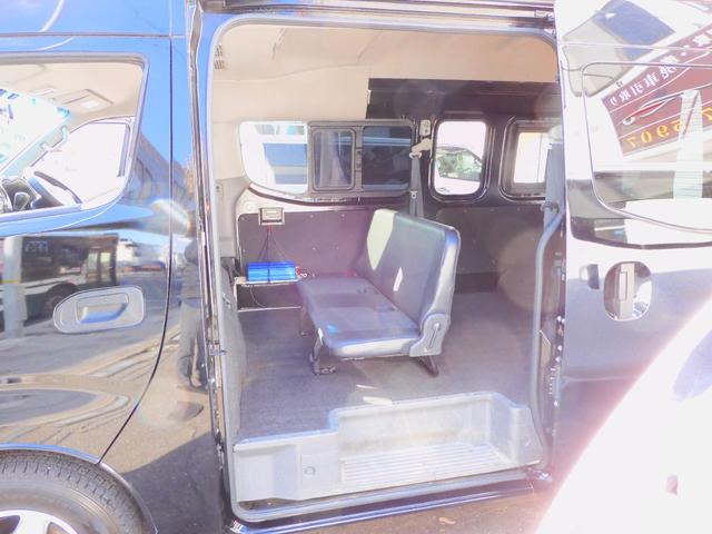 ＮＶ３５０キャラバンバン スーパーロングワイドＤＸ　クロムギアパッケージ　ワンオーナー．ダブルエアコン．車検Ｒ８年８月迄．Ｂｌｕｅｔｏｏｔｈ．インバーター．ソーラーパネル．撥水シート．乗車定員６人乗り．純正１５アルミ．長さ５２３幅１８８高さ２２８センチ．普通貨物１ナンバー（18枚目）