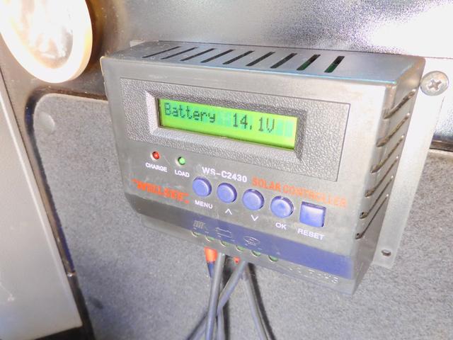 ＮＶ３５０キャラバンバン スーパーロングワイドＤＸ　クロムギアパッケージ　ワンオーナー．ダブルエアコン．車検Ｒ８年８月迄．Ｂｌｕｅｔｏｏｔｈ．インバーター．ソーラーパネル．撥水シート．乗車定員６人乗り．純正１５アルミ．長さ５２３幅１８８高さ２２８センチ．普通貨物１ナンバー（24枚目）