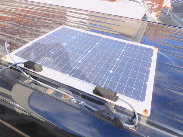 ＮＶ３５０キャラバンバン スーパーロングワイドＤＸ　クロムギアパッケージ　ワンオーナー．ダブルエアコン．車検Ｒ８年８月迄．Ｂｌｕｅｔｏｏｔｈ．インバーター．ソーラーパネル．撥水シート．乗車定員６人乗り．純正１５アルミ．長さ５２３幅１８８高さ２２８センチ．普通貨物１ナンバー（28枚目）