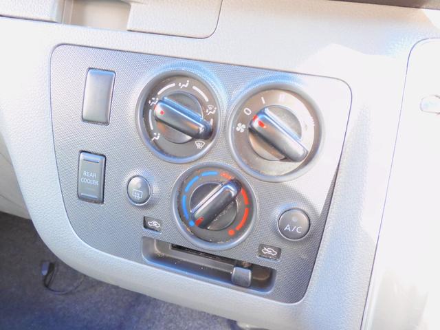 ＮＶ３５０キャラバンバン スーパーロングワイドＤＸ　クロムギアパッケージ　ワンオーナー．ダブルエアコン．車検Ｒ８年８月迄．Ｂｌｕｅｔｏｏｔｈ．インバーター．ソーラーパネル．撥水シート．乗車定員６人乗り．純正１５アルミ．長さ５２３幅１８８高さ２２８センチ．普通貨物１ナンバー（40枚目）