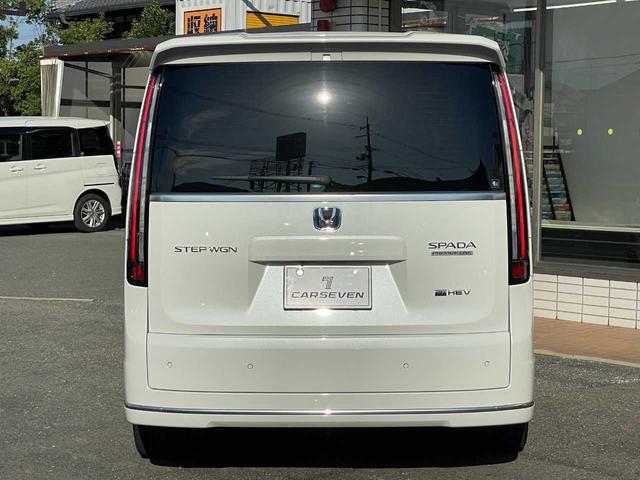 ステップワゴン ｅ：ＨＥＶスパーダ　プレミアムライン　ホンダセンシング　１１．４インチ純正ナビ　１５．６インチフリップダウン　フルセグＴＶ　マルチビューカメラ　ブラインドスポット　パワーテールゲート　シートヒーター　２列目オットマン　純正１７インチＡＷ（3枚目）