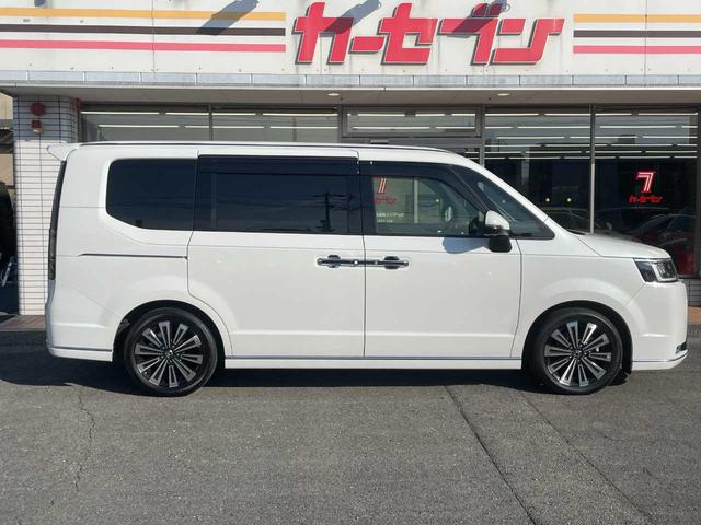 ステップワゴン ｅ：ＨＥＶスパーダ　プレミアムライン　ホンダセンシング　１１．４インチ純正ナビ　１５．６インチフリップダウン　フルセグＴＶ　マルチビューカメラ　ブラインドスポット　パワーテールゲート　シートヒーター　２列目オットマン　純正１７インチＡＷ（4枚目）