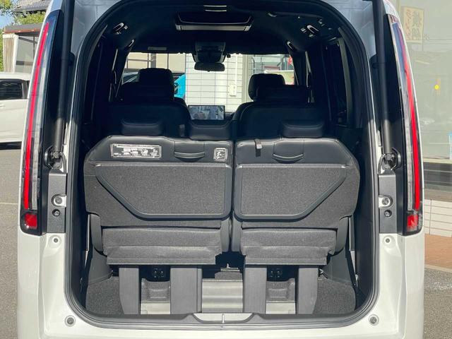 ステップワゴン ｅ：ＨＥＶスパーダ　プレミアムライン　ホンダセンシング　１１．４インチ純正ナビ　１５．６インチフリップダウン　フルセグＴＶ　マルチビューカメラ　ブラインドスポット　パワーテールゲート　シートヒーター　２列目オットマン　純正１７インチＡＷ（18枚目）