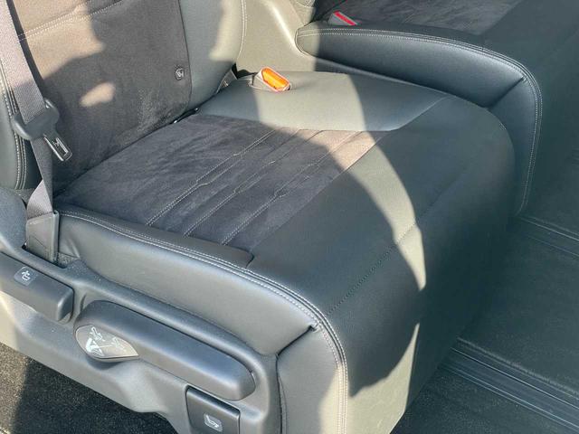 ステップワゴン ｅ：ＨＥＶスパーダ　プレミアムライン　ホンダセンシング　１１．４インチ純正ナビ　１５．６インチフリップダウン　フルセグＴＶ　マルチビューカメラ　ブラインドスポット　パワーテールゲート　シートヒーター　２列目オットマン　純正１７インチＡＷ（28枚目）