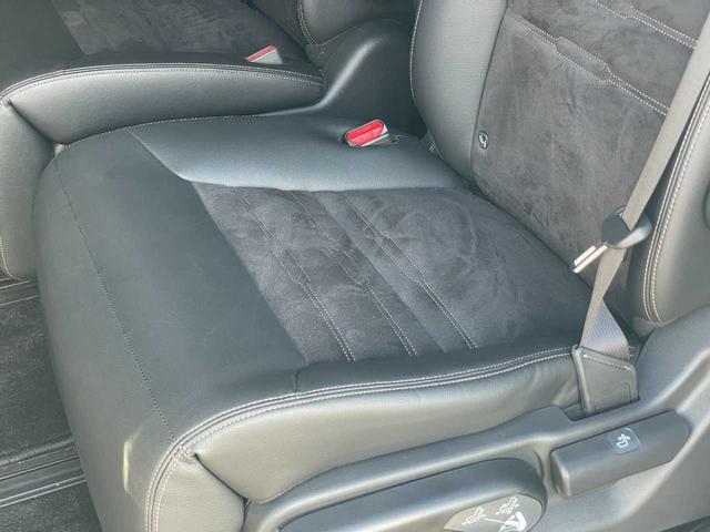 ステップワゴン ｅ：ＨＥＶスパーダ　プレミアムライン　ホンダセンシング　１１．４インチ純正ナビ　１５．６インチフリップダウン　フルセグＴＶ　マルチビューカメラ　ブラインドスポット　パワーテールゲート　シートヒーター　２列目オットマン　純正１７インチＡＷ（29枚目）