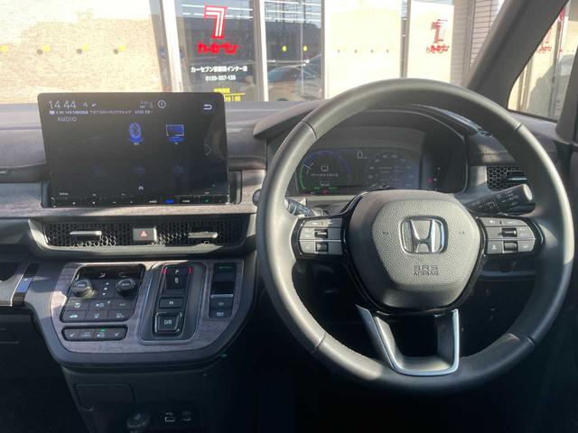 ステップワゴン ｅ：ＨＥＶスパーダ　プレミアムライン　ホンダセンシング　１１．４インチ純正ナビ　１５．６インチフリップダウン　フルセグＴＶ　マルチビューカメラ　ブラインドスポット　パワーテールゲート　シートヒーター　２列目オットマン　純正１７インチＡＷ（35枚目）