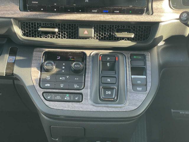 ステップワゴン ｅ：ＨＥＶスパーダ　プレミアムライン　ホンダセンシング　１１．４インチ純正ナビ　１５．６インチフリップダウン　フルセグＴＶ　マルチビューカメラ　ブラインドスポット　パワーテールゲート　シートヒーター　２列目オットマン　純正１７インチＡＷ（39枚目）