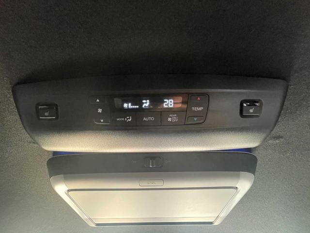 ステップワゴン ｅ：ＨＥＶスパーダ　プレミアムライン　ホンダセンシング　１１．４インチ純正ナビ　１５．６インチフリップダウン　フルセグＴＶ　マルチビューカメラ　ブラインドスポット　パワーテールゲート　シートヒーター　２列目オットマン　純正１７インチＡＷ（42枚目）