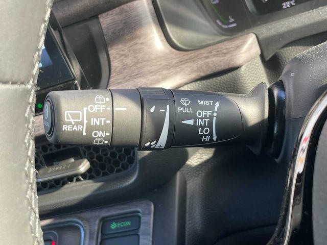 ステップワゴン ｅ：ＨＥＶスパーダ　プレミアムライン　ホンダセンシング　１１．４インチ純正ナビ　１５．６インチフリップダウン　フルセグＴＶ　マルチビューカメラ　ブラインドスポット　パワーテールゲート　シートヒーター　２列目オットマン　純正１７インチＡＷ（44枚目）