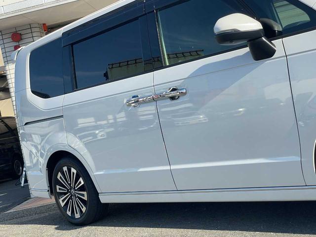 ステップワゴン ｅ：ＨＥＶスパーダ　プレミアムライン　ホンダセンシング　１１．４インチ純正ナビ　１５．６インチフリップダウン　フルセグＴＶ　マルチビューカメラ　ブラインドスポット　パワーテールゲート　シートヒーター　２列目オットマン　純正１７インチＡＷ（54枚目）