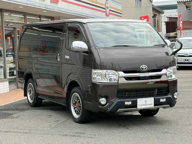 ハイエースバン スーパーGL 50TH アニバーサリーリミテッド 両側パワスラ 寒冷地仕様 TRDフロントスポイラー アルパインフローティングナビ、11.1型デジタルミラー、12.8インチフリップダウン 運転席レカロシート ユーアイビークルベッドキット(4枚目)