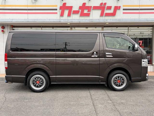 ハイエースバン スーパーGL 50TH アニバーサリーリミテッド 両側パワスラ 寒冷地仕様 TRDフロントスポイラー アルパインフローティングナビ、11.1型デジタルミラー、12.8インチフリップダウン 運転席レカロシート ユーアイビークルベッドキット(6枚目)