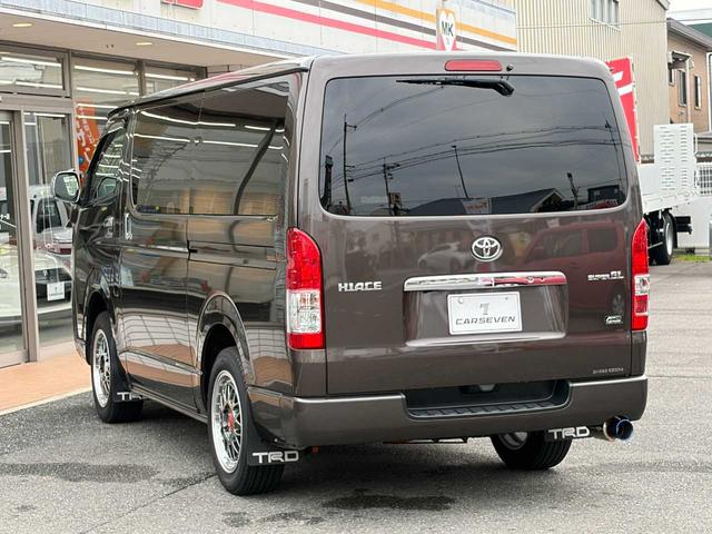 ハイエースバン スーパーGL 50TH アニバーサリーリミテッド 両側パワスラ 寒冷地仕様 TRDフロントスポイラー アルパインフローティングナビ、11.1型デジタルミラー、12.8インチフリップダウン 運転席レカロシート ユーアイビークルベッドキット(9枚目)